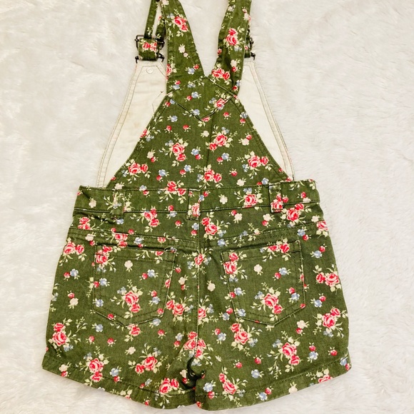 Adorable little girls green and floral overall shorts. - Picture 4 of 5